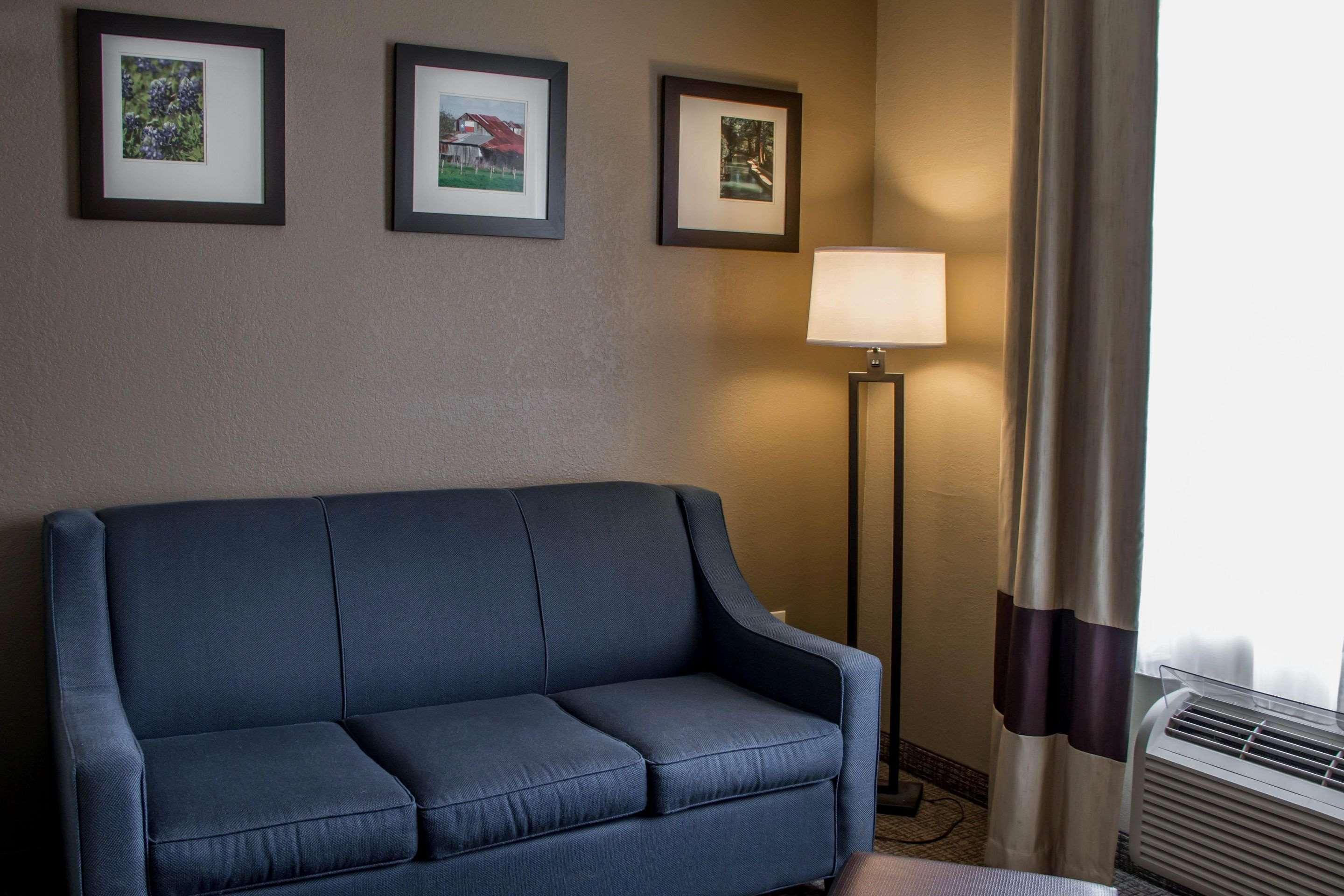 ניו בראונפלס Comfort Suites מראה חיצוני תמונה