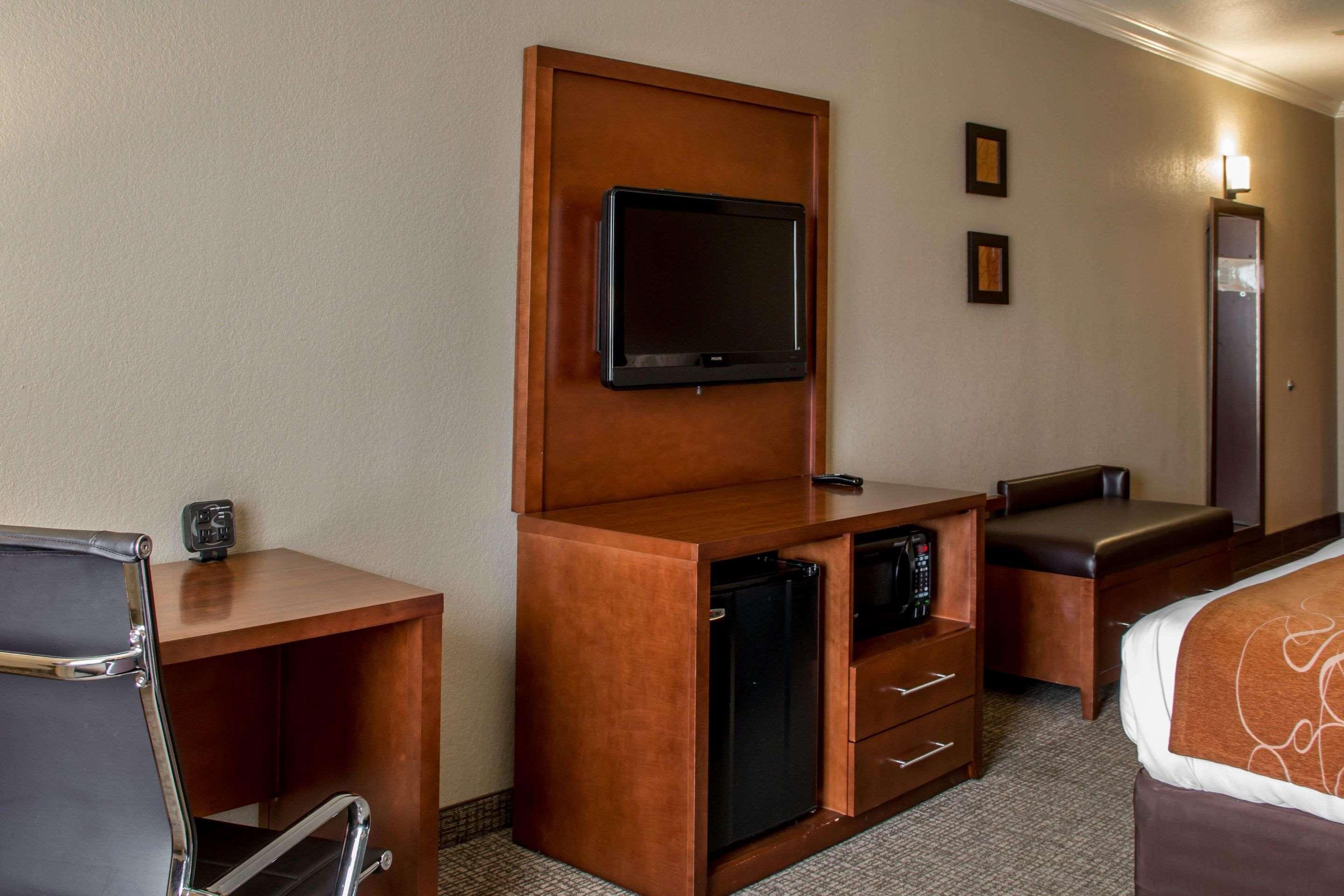 ניו בראונפלס Comfort Suites מראה חיצוני תמונה