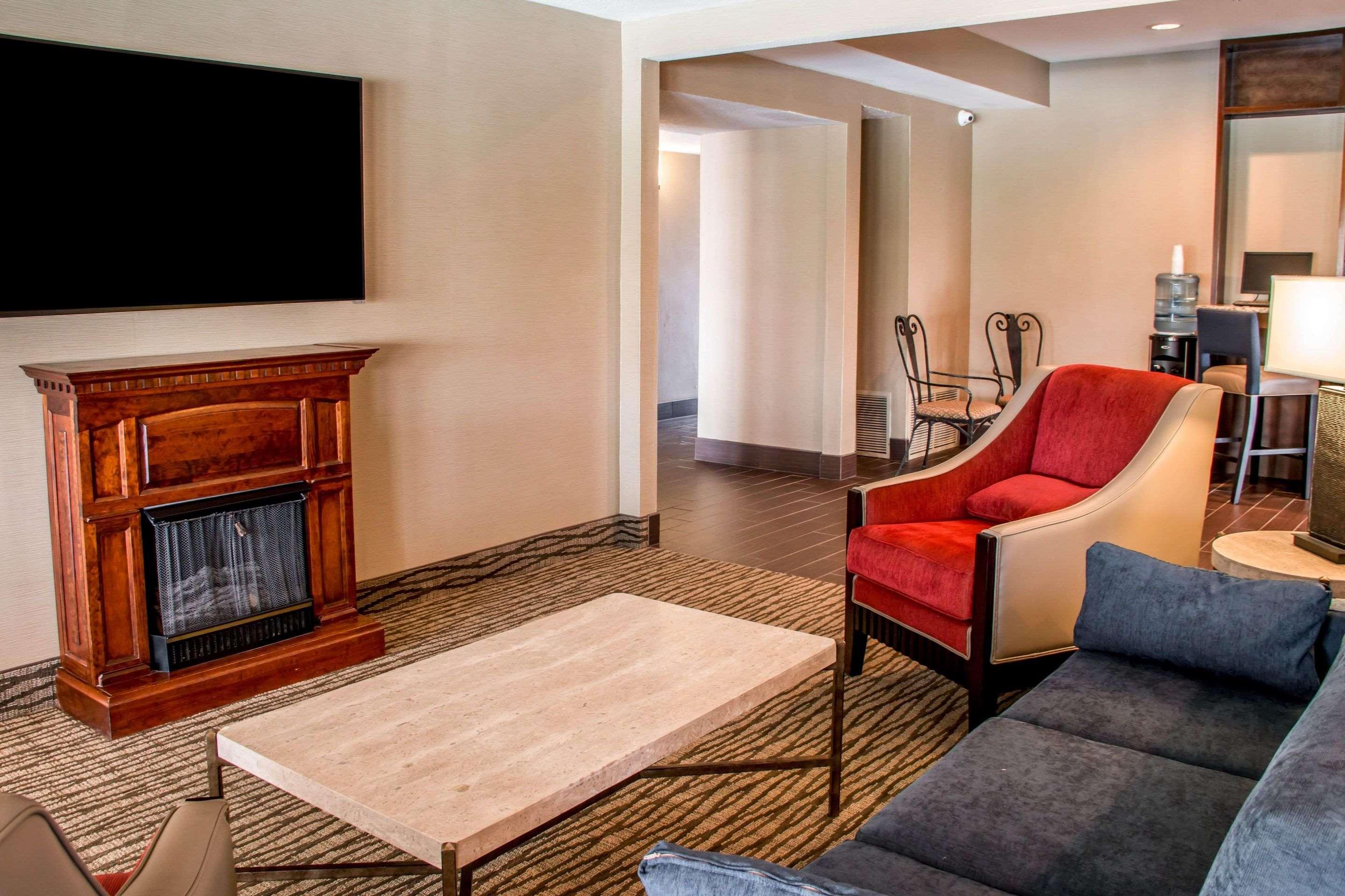 ניו בראונפלס Comfort Suites מראה חיצוני תמונה