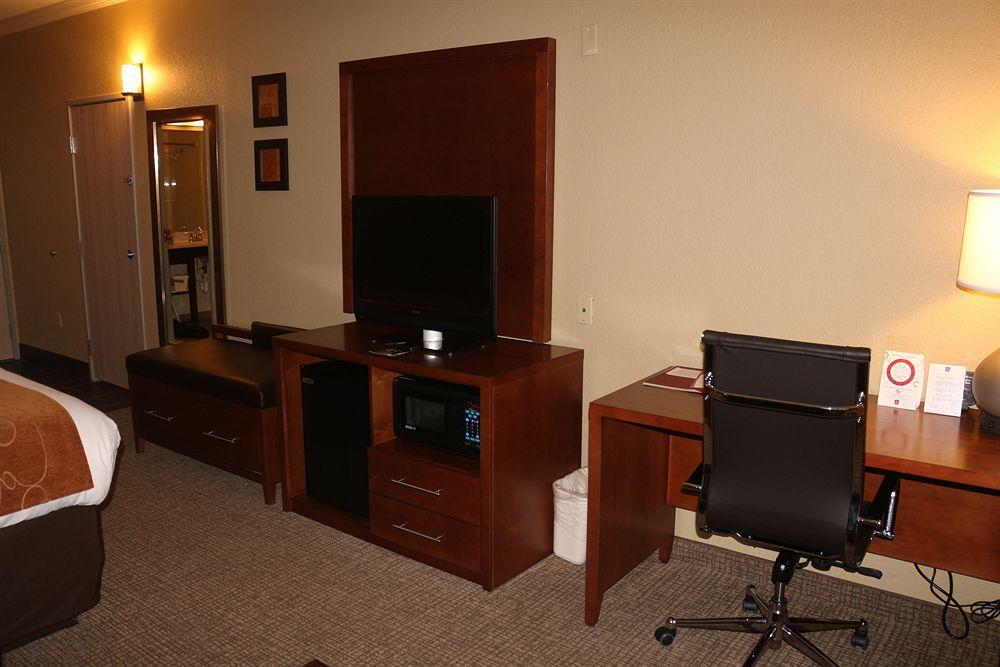 ניו בראונפלס Comfort Suites מראה חיצוני תמונה